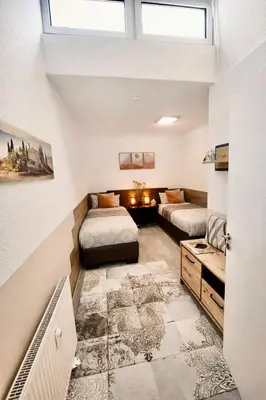 Ein Bett oder Betten in einem Zimmer der Unterkunft 2 Room Galerie Einliegerwohnung in Rheinstetten, Messe Nähe, Rollstuhlfahrer geeignet