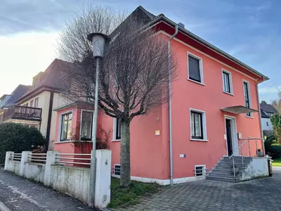 Das Gebäude in dem sich die Ferienwohnung befindet