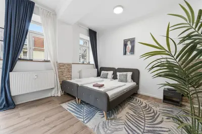 Ein Bett oder Betten in einem Zimmer der Unterkunft BackHome - SUITE XL - Parkhaus - Fantastische Schlosslage - SmartTV - Waschmaschine - Netflix - 90qm - 24h Checkin- Apartment 6