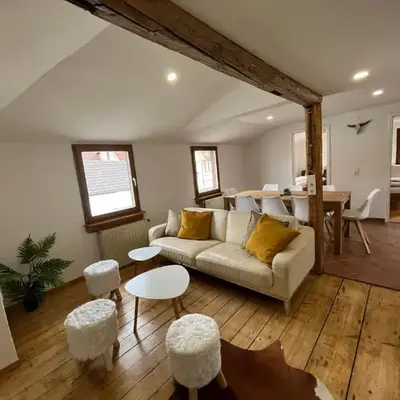 Ferienwohnungen Am Schloss - Monteurzimmer Reuhl