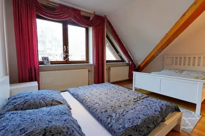 Ein Bett oder Betten in einem Zimmer der Unterkunft Große, helle Wohnung für bis zu 6 Personen
