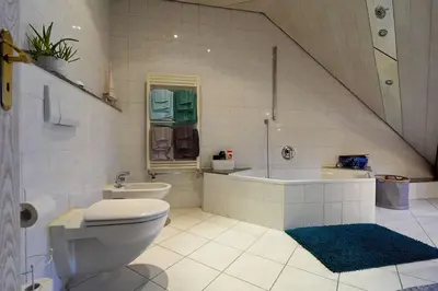 Ein Badezimmer in der Unterkunft Große, helle Wohnung für bis zu 6 Personen