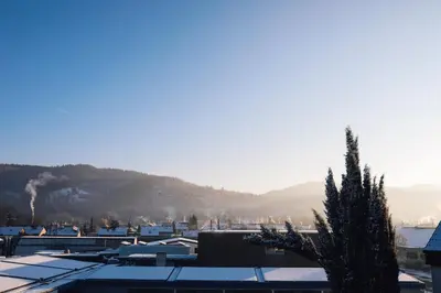 Ein allgemeiner Bergblick oder ein Berglick von der Ferienwohnung aus