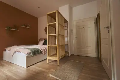Ein Bett oder Betten in einem Zimmer der Unterkunft Coole Altbau-WE 1-ZKB Terrasse Worms Zentrum