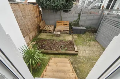 Ein Garten an der Unterkunft Coole Altbau-WE 1-ZKB Terrasse Worms Zentrum