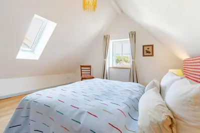 Ein Bett oder Betten in einem Zimmer der Unterkunft Zita Ferienhäuser - Ferienhaus Feni