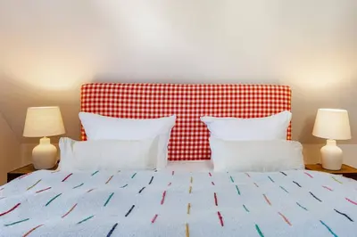 Ein Bett oder Betten in einem Zimmer der Unterkunft Zita Ferienhäuser - Ferienhaus Feni