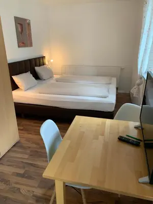 Ein Bett oder Betten in einem Zimmer der Unterkunft Fleiner Gästehaus