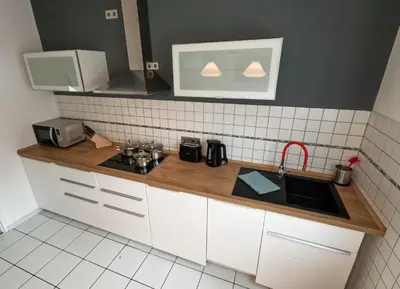 Küche/Küchenzeile in der Unterkunft Parterre Lounge mit Terrasse -Nähe Karlsruhe & KIT - ohne Treppen -barrierefreie Dusche
