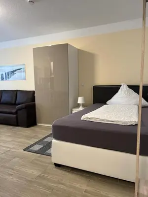 Ein Sitzbereich in der Unterkunft Sleep & Living FeWo Forst