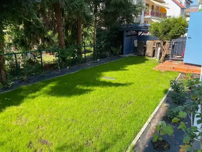 Ein Garten an der Unterkunft Moderne Wohnung in Mannheim