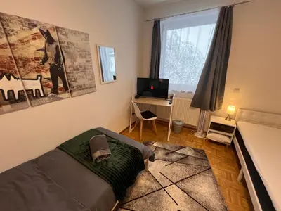 TV/Unterhaltungsangebot in der Unterkunft Großes Apartment Aschaffenburg 4 Schlafzimmer bis zu 10 Personen Mainpark Apartment Mainaschaff