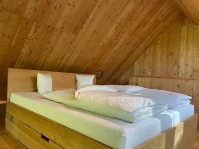 Ein Bett oder Betten in einem Zimmer der Unterkunft Baumwipfelhaus