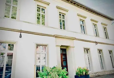Das Gebäude in dem sich die Ferienwohnung befindet