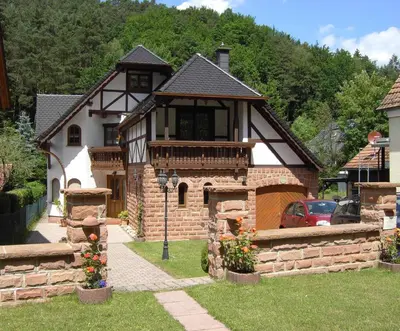 Das Gebäude in dem sich die Ferienwohnung befindet