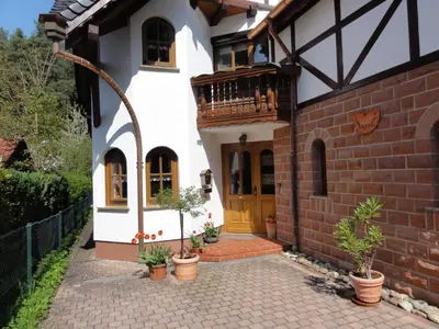 Das Gebäude in dem sich die Ferienwohnung befindet