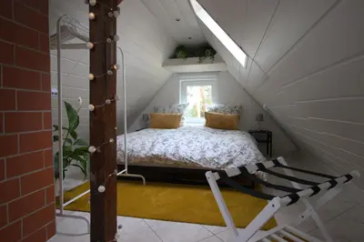 Ein Bett oder Betten in einem Zimmer der Unterkunft Idyllisches Wohnen in grüner Oase