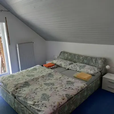 Ein Bett oder Betten in einem Zimmer der Unterkunft Wohnung mit Weitblick