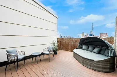 Ein Sitzbereich in der Unterkunft Lit Living - Luxus Loft - Box Spring - Air Con - BBQ - Panorama