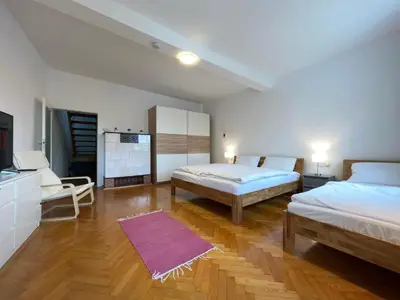 Ein Bett oder Betten in einem Zimmer der Unterkunft Große Maisonette-Wohnung by Rabe - Gartenabteil, Smart-TV, Netflix