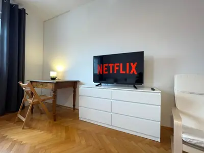 TV/Unterhaltungsangebot in der Unterkunft Große Maisonette-Wohnung by Rabe - Gartenabteil, Smart-TV, Netflix