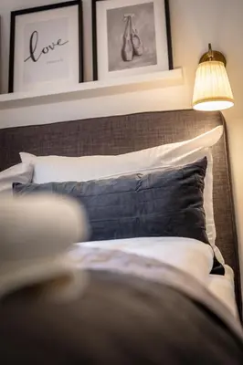 Ein Bett oder Betten in einem Zimmer der Unterkunft Acapella Suite Allegro 76qm I Altstadt l Weinberg