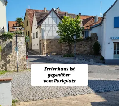 Das Gebäude in dem sich das Ferienhaus befindet