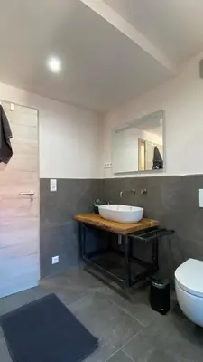 Ein Badezimmer in der Unterkunft Heimatliebe Erfweiler Wohnung DREI