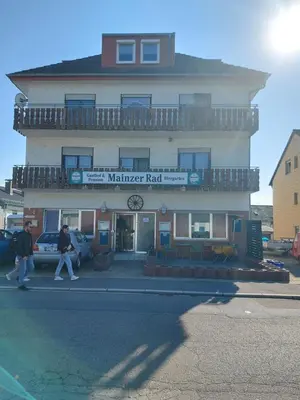 Das Gebäude in dem sich die Pension befindet